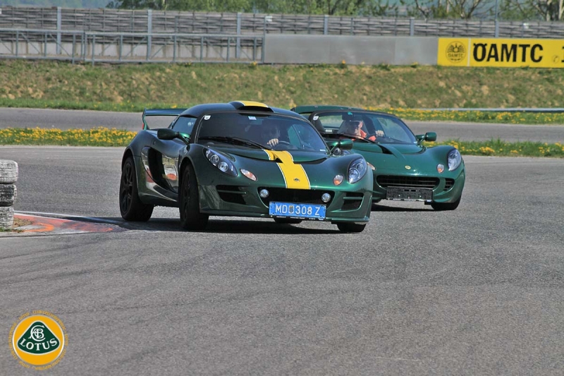 Lotus Exige S + Elise S2 111R