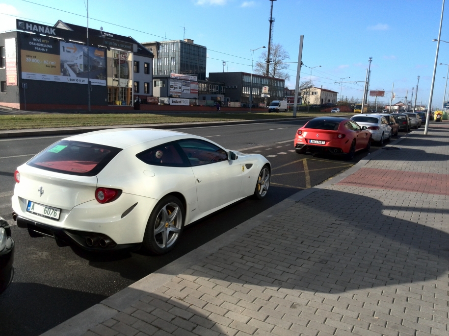 2x Ferrari FF