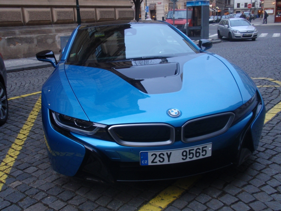 BMW I8