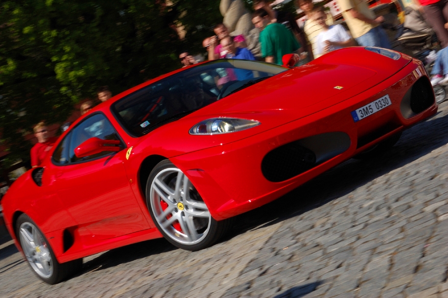F430 in motion
